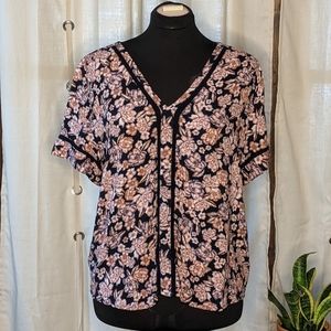 🌊3/$15 Hinge v-neck floral short sleeve blouse Large